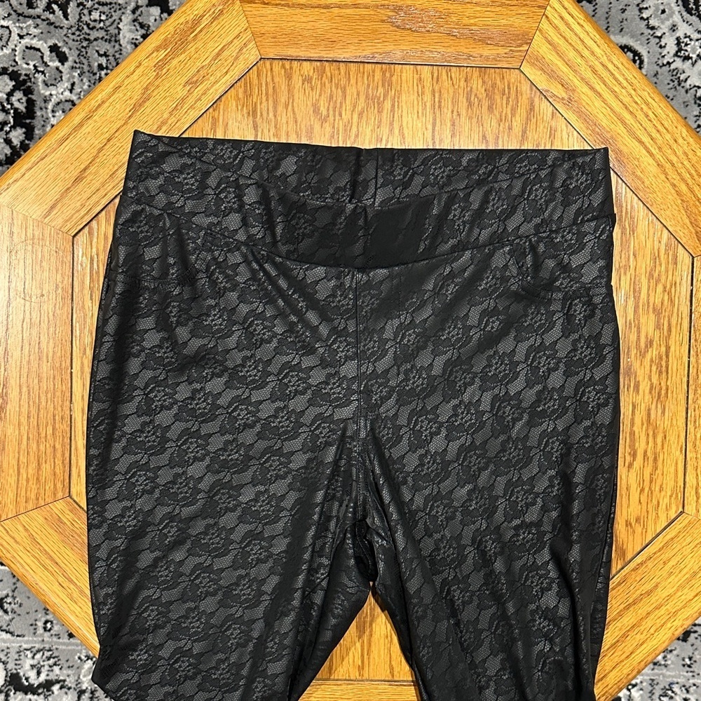 *TORRID* Black Lace Leggings NWT Size 0/Large/12 - Picture 4 of 12